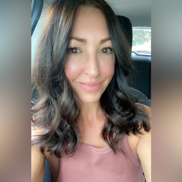 Meet your Posher, Jenn - Picture 2 of 13